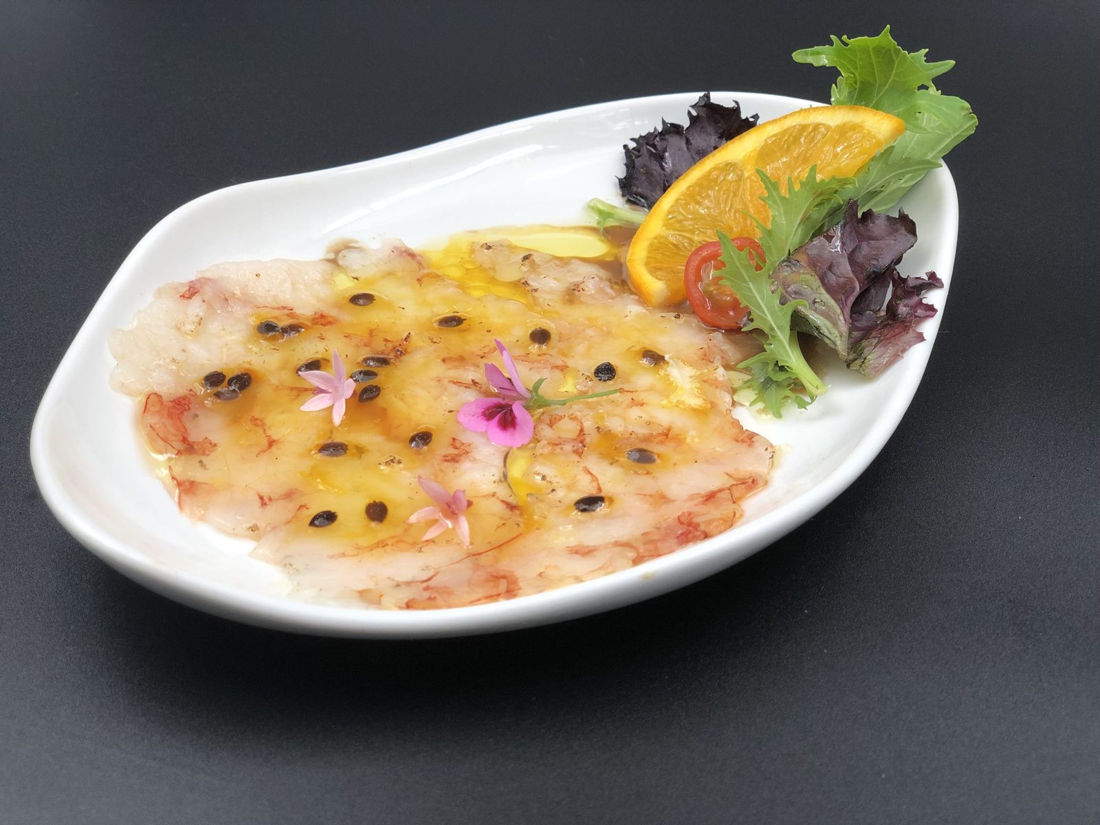 Carpaccio de gambes amb maracujà